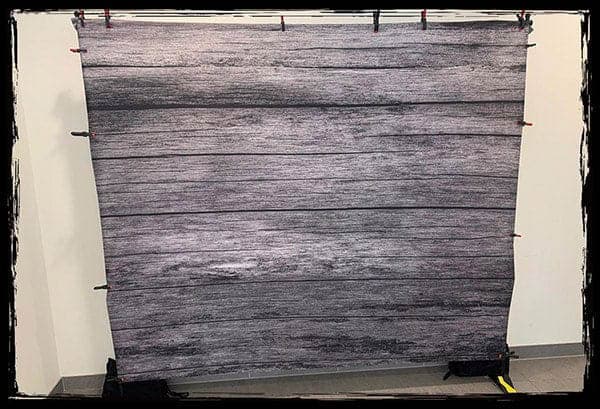 Stilvoller Fotobox-Hintergrund in moderner Holzoptik Neutraler Fotobox-HintergDer passende Hintergrund ist entscheidend für gelungene Fotobox-Bilder. Dieses Holzdesign schafft eine warme Atmosphäre und eignet sich perfekt für Hochzeiten, Geburtstage oder Firmenfeiern.rund in Holzoptik – perfekt für stilvolle Eventbilder.