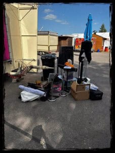 Aufbau der TR Fotobox für das Jubiläum der Schalmeienzunft Hartmannsdorf Die TR Fotobox wird für das Event der Schalmeienzunft Hartmannsdorf aufgebaut, um unvergessliche Erinnerungen festzuhalten.