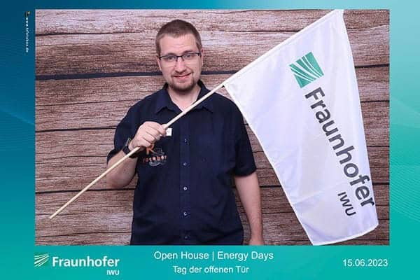 Fotobox Event Fraunhofer Chemnitz – Open House Fraunhofer IWU Fotobox Event Fraunhofer Chemnitz – Erinnerung an das Open House / Energy Days am Fraunhofer IWU mit individueller Collage.