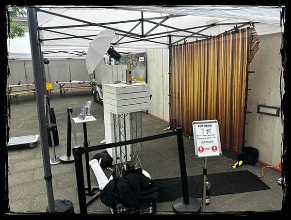 Fotobox Setup – Fraunhofer IWU Open House 2023 Aufbau der Fotobox beim Open House / Energy Days am Fraunhofer IWU – professionelles Setup mit Studiohintergrund und Blitzlicht.