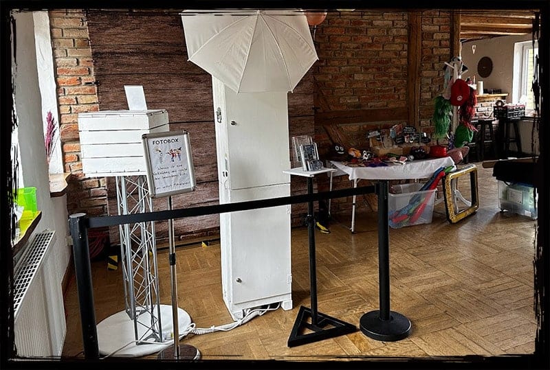 Fotobox mit Schild Fotobox mit Schild