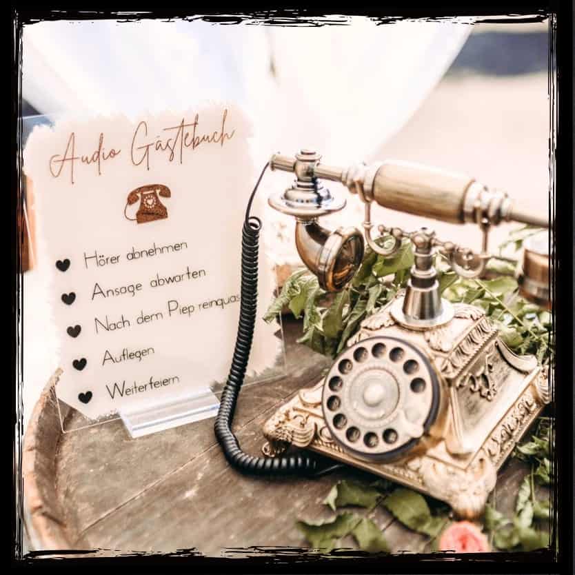 Elegantes Vintage-Telefon als Audiogästebuch auf einer Hochzeit.