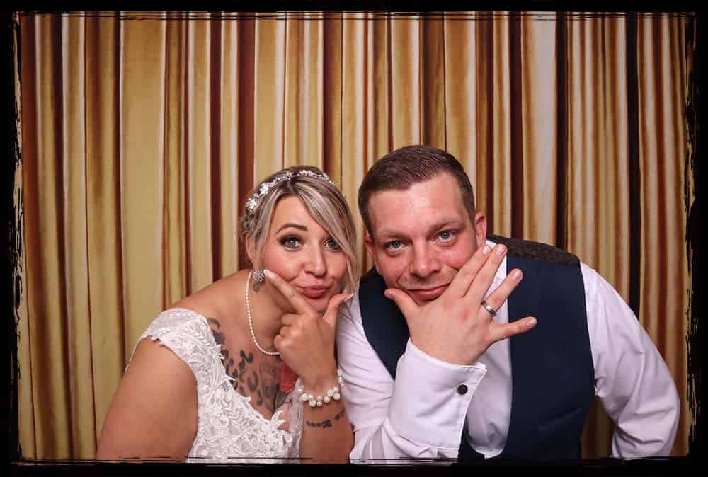 Goldener Fotobox Hintergrund für glamouröse Events Goldener Fotobox Hintergrund für glamouröse Events