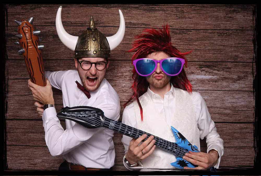 Fotobox Hintergrund in Holzoptik Braun für rustikale Events Fotobox Hintergrund in Holzoptik Braun für rustikale Events