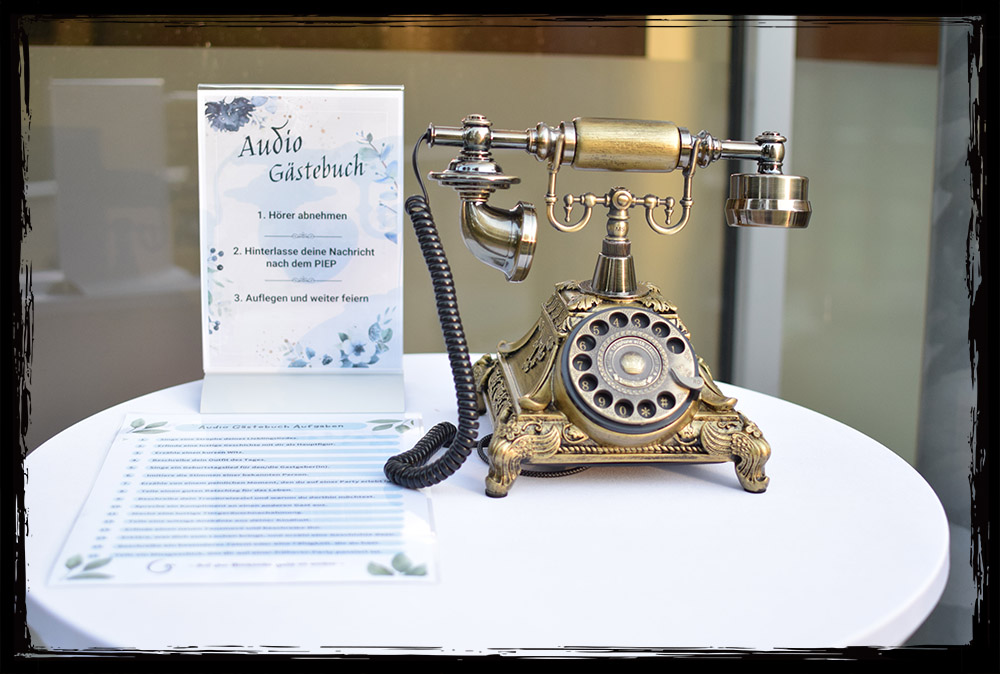 Audiogästebuch in der Parkschänke Limbach-Oberfrohna – persönliche Hochzeitsbotschaften stilvoll festgehalten Audiogästebuch Hochzeit – goldenes Vintage-Telefon in der Parkschänke Limbach-Oberfrohna