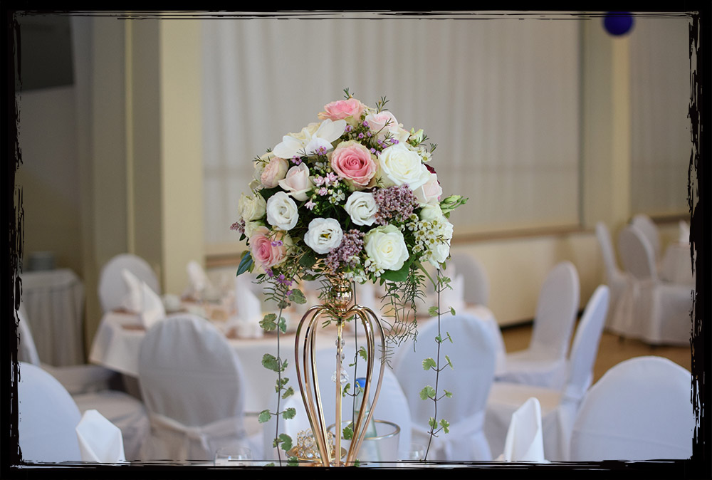 Parkschänke Limbach-Oberfrohna – stilvolle Blumendeko für Hochzeiten Elegante Blumendeko bei einer Hochzeit in der Parkschänke Limbach-Oberfrohna