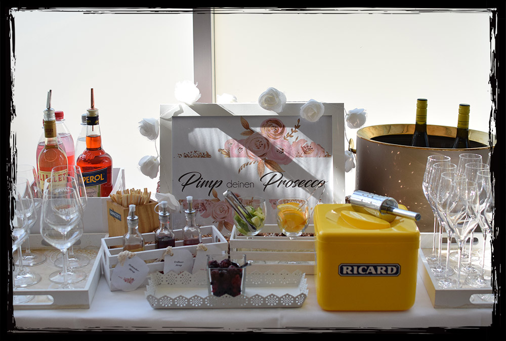 Parkschänke Limbach-Oberfrohna – Prosecco-Bar im Café Seeblick für Hochzeiten Parkschänke Limbach-Oberfrohna – stilvolle Prosecco-Bar im Café Seeblick bei einer Hochzeit