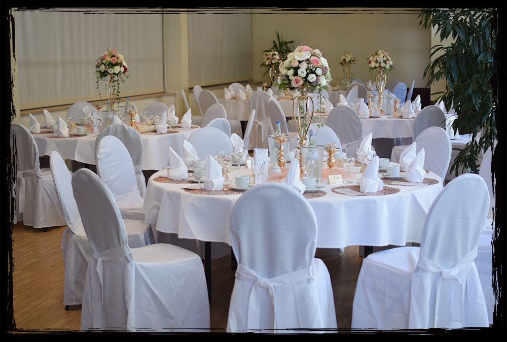 Parkschänke Limbach-Oberfrohna – Café Seeblick als stilvolle Hochzeitslocation Parkschänke Limbach-Oberfrohna – festlich gedeckte Tische im Café Seeblick für Hochzeit oder Feier