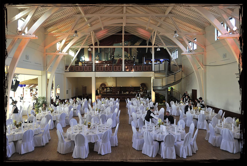 Parkschänke Limbach-Oberfrohna – eleganter Festsaal für Hochzeiten und Events Parkschänke Limbach-Oberfrohna – festlich dekorierter Saal für Hochzeiten und Feiern