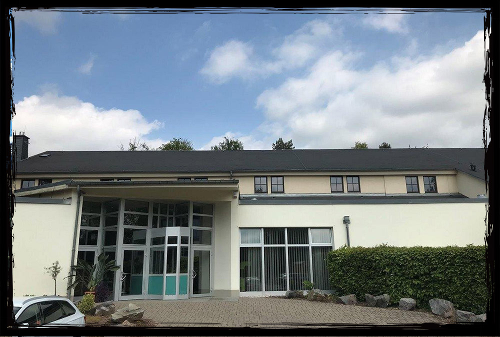 Parkschänke Limbach-Oberfrohna – Eingang zum Festsaal für Hochzeiten und Events Parkschänke Limbach-Oberfrohna – moderner Eingang zum Veranstaltungssaal