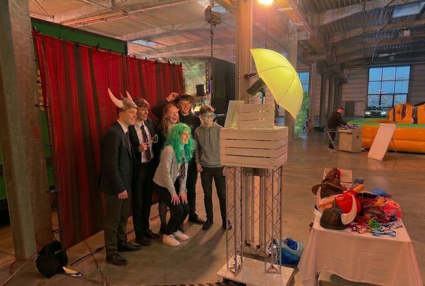 Fotobox mieten in Chemnitz: Perfekt für deine Jugendweihe Stylische Fotobox für Jugendweihe-Feiern in Chemnitz mieten