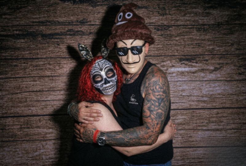 Beispielbild für schlechte Fotobox Qualität mit starkem Bildrauschen durch ein einfaches LED Ringlicht