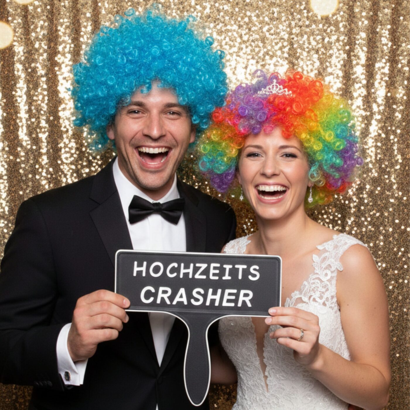 Fotobox Begeisterung mit Hochzeitscrasher Schild