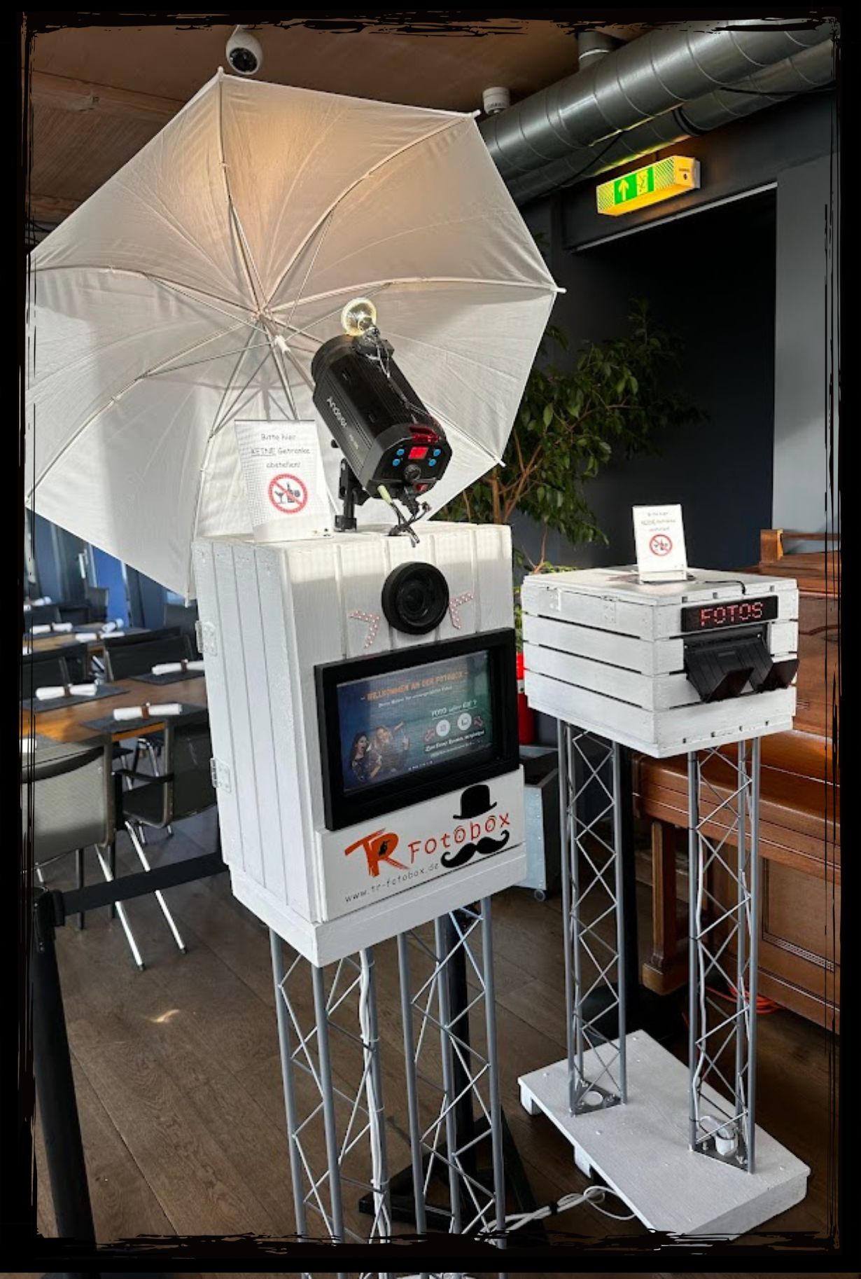 TR Fotobox Aufbau Restaurant Event Chemnitz Aufbau der TR Fotobox bei einem Restaurant Event in Chemnitz